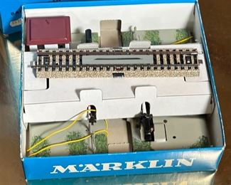 Marklin 7192 Automatic Level Railway Crossing Toy Train Märklin	Box: 2x8.25x8.25in	HxWxD
