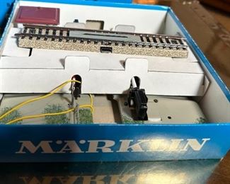 Marklin 7192 Automatic Level Railway Crossing Toy Train Märklin	Box: 2x8.25x8.25in	HxWxD
