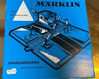 Marklin 7192 Automatic Level Railway Crossing Toy Train Märklin	Box: 2x8.25x8.25in	HxWxD
