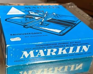 Marklin 7192 Automatic Level Railway Crossing Toy Train Märklin	Box: 2x8.25x8.25in	HxWxD
