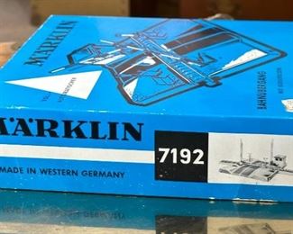 Marklin 7192 Automatic Level Railway Crossing Toy Train Märklin	Box: 2x8.25x8.25in	HxWxD
