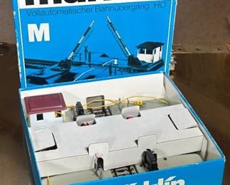 Marklin 7192 Automatic Level Railway Crossing Toy Train Märklin   #2	Box: 2x8.25x8.25in	HxWxD
