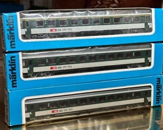 Lot of 3 Marklin Cars Passenger Car/Coach Train 4123/4124/4124 Ho Toy Train Märklin	Box: 2.5x12x1.25in	HxWxD

