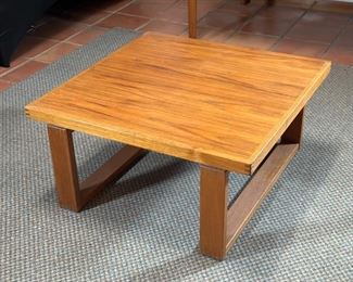 Vintage MCM Danish Modern Trioh Mobler Teak Square Side/Coffee Table Denmark	16.5x33.25x33.25in	HxWxD
