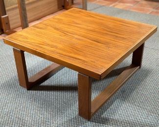 Vintage MCM Danish Modern Trioh Mobler Teak Square Side/Coffee Table Denmark	16.5x33.25x33.25in	HxWxD

