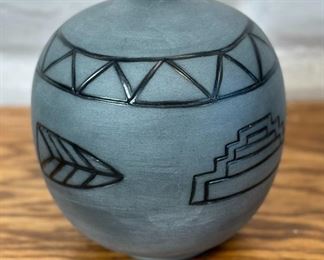 Sawik Pottery Native American Pot	7 x 6in diameter	
