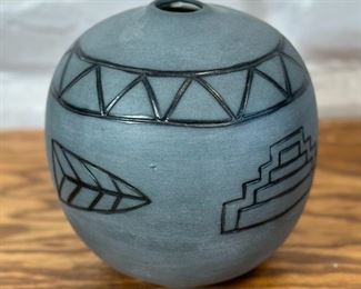 Sawik Pottery Native American Pot	7 x 6in diameter	
