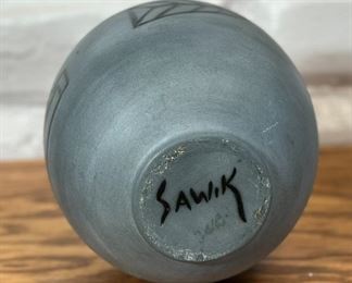 Sawik Pottery Native American Pot	7 x 6in diameter	
