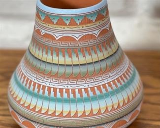 Hilda Whitegoat Navajo Etched Pot Native American Pottery	6.75x3in diameter a top.	
