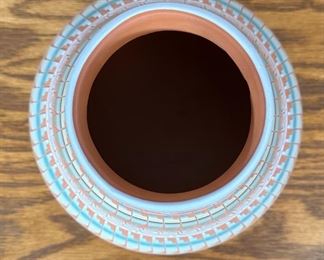 Hilda Whitegoat Navajo Etched Pot Native American Pottery	6.75x3in diameter a top.	
