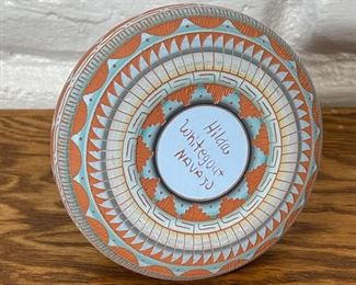 Hilda Whitegoat Navajo Etched Pot Native American Pottery	6.75x3in diameter a top.	

