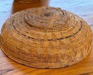Indonesia Rattan Shallow Basket  Decor	4 x 13.75 diameter.	
