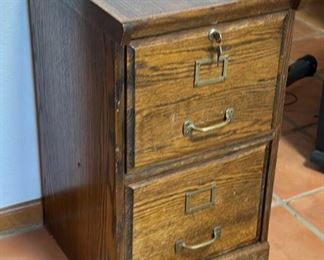 2 Drawer Oak File Cabinet	28 x 16 x 17.5in	HxWxD
