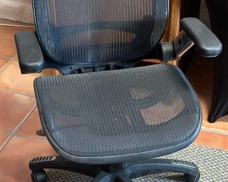 Office Chair	37 x 24 x 24in	HxWxD
