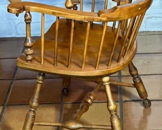Ethan Allen Maple Chair Single  1776 Collection	26.5 x 26 x 20in	HxWxD
