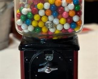 Vintage Victor Topper 1 Cent Penny Gumball Vending Machine w/Key	16.5x6x8in	HxWxD
