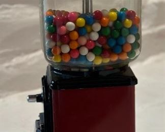 Vintage Victor Topper 1 Cent Penny Gumball Vending Machine w/Key	16.5x6x8in	HxWxD
