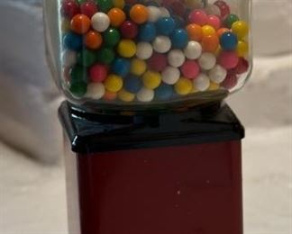 Vintage Victor Topper 1 Cent Penny Gumball Vending Machine w/Key	16.5x6x8in	HxWxD
