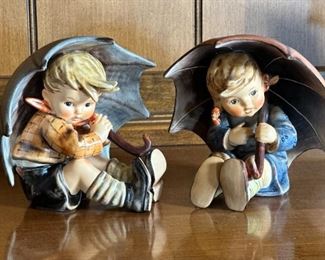 2pc Hummel Umbrella Boy & Girl PAIR 152/OA 152/OB Goebel Porcelain Figurine	5X5X5IN	HxWxD
