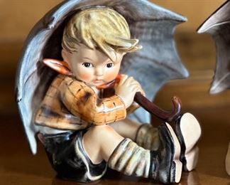 2pc Hummel Umbrella Boy & Girl PAIR 152/OA 152/OB Goebel Porcelain Figurine	5X5X5IN	HxWxD
