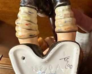 2pc Hummel Umbrella Boy & Girl PAIR 152/OA 152/OB Goebel Porcelain Figurine	5X5X5IN	HxWxD
