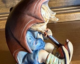 2pc Hummel Umbrella Boy & Girl PAIR 152/OA 152/OB Goebel Porcelain Figurine	5X5X5IN	HxWxD
