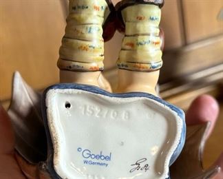 2pc Hummel Umbrella Boy & Girl PAIR 152/OA 152/OB Goebel Porcelain Figurine	5X5X5IN	HxWxD
