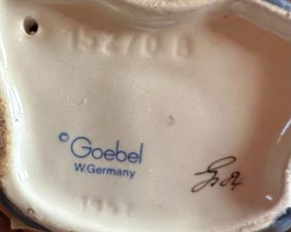 2pc Hummel Umbrella Boy & Girl PAIR 152/OA 152/OB Goebel Porcelain Figurine	5X5X5IN	HxWxD
