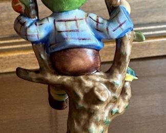 2PC Hummel Apple Tree Boy & Girl PAIR Hummel 141 142 Goebel Porcelain Figurine	6x3.5x3in	HxWxD
