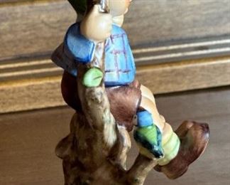 2PC Hummel Apple Tree Boy & Girl PAIR Hummel 141 142 Goebel Porcelain Figurine	6x3.5x3in	HxWxD
