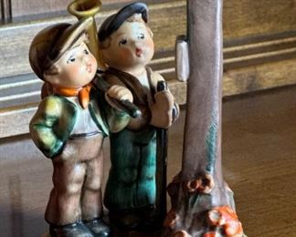 Hummel 331 Crossroads Goebel Porcelain Figurine	7x5x3in	HxWxD
