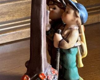 Hummel 331 Crossroads Goebel Porcelain Figurine	7x5x3in	HxWxD
