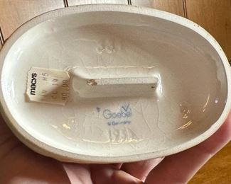 Hummel 331 Crossroads Goebel Porcelain Figurine	7x5x3in	HxWxD
