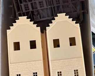 Vollmer HO 3910 Castle Rabenstein Burg 3900 3903 3901 w ghost Model	Box: 6.25x12.75x10.5in	HxWxD
