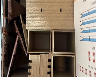 Vollmer HO 3910 Castle Rabenstein Burg 3900 3903 3901 w ghost Model	Box: 6.25x12.75x10.5in	HxWxD
