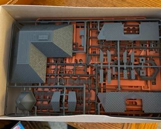 Vollmer HO Scale 3811 Corner Building Model Kit	Box: 3.75x12x7.5in	HxWxD
