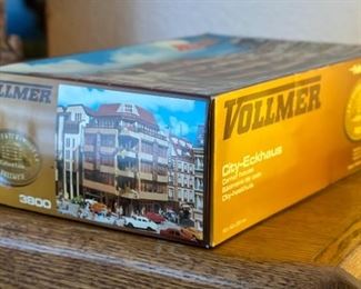 Vollmer 3800 City Corner House Eckhaus HO Model Kit	Box: 3.75x12x7.5in	HxWxD
