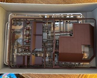 Vollmer 3800 City Corner House Eckhaus HO Model Kit	Box: 3.75x12x7.5in	HxWxD
