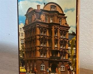 Vollmer 3773 Public Archive Building HO Model Kit Archivhaus	Box: 3.5x10.75x5.75in	HxWxD

