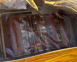 Vollmer 3780 Apartment Houses HO Model Kit Hauserblock	Box: 4x14x8in	HxWxD
