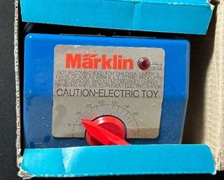 Vintage MARKLIN HO 6152 Transformer 110 Volt 30VA 50Hz Original BOX	3x6.5x7in	HxWxD
