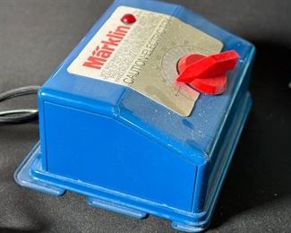 Vintage MARKLIN HO 6152 Transformer 110 Volt 30VA 50Hz Original BOX	3x6.5x7in	HxWxD
