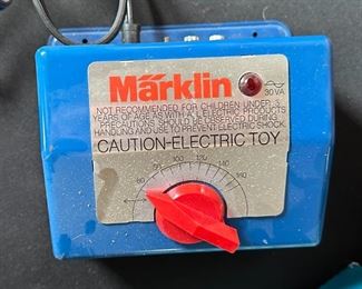 Vintage MARKLIN HO 6152 Transformer 110 Volt 30VA 50Hz Original BOX	3x6.5x7in	HxWxD
