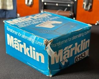 Marklin BLUE TRANSFORMER 6153 30VA 110 volt USA	3x6.5x7in	HxWxD
