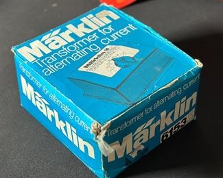 Marklin BLUE TRANSFORMER 6153 30VA 110 volt USA	3x6.5x7in	HxWxD
