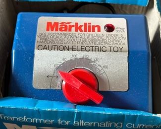 Marklin BLUE TRANSFORMER 6153 30VA 110 volt USA	3x6.5x7in	HxWxD
