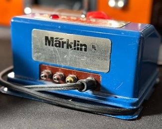 Marklin BLUE TRANSFORMER 6153 30VA 110 volt USA	3x6.5x7in	HxWxD
