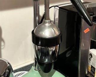 Vintage 1940's Hamilton Beach 32 Green Porcelain Juicer Orange Lemon Juice Press		
