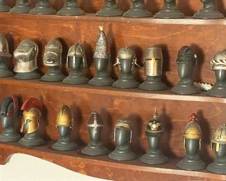 Franklin Mint the military helmets of the world greatest regiments set of 25	Set of 25 I 17 x 22 x 3	HxWxD
