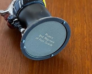 Franklin Mint the military helmets of the world greatest regiments set of 25	Set of 25 I 17 x 22 x 3	HxWxD
